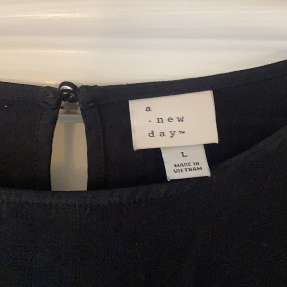 Black dress - Picture 4 of 6